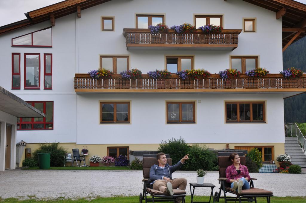 Hotel Haus Alpina Berwang Exterior foto
