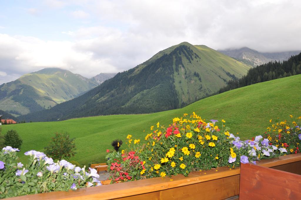 Hotel Haus Alpina Berwang Zimmer foto